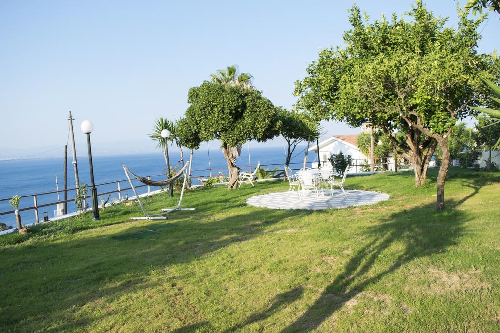 Hotel Milton Mavrovoúnion Buitenkant foto