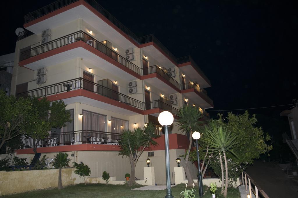 Hotel Milton Mavrovoúnion Buitenkant foto