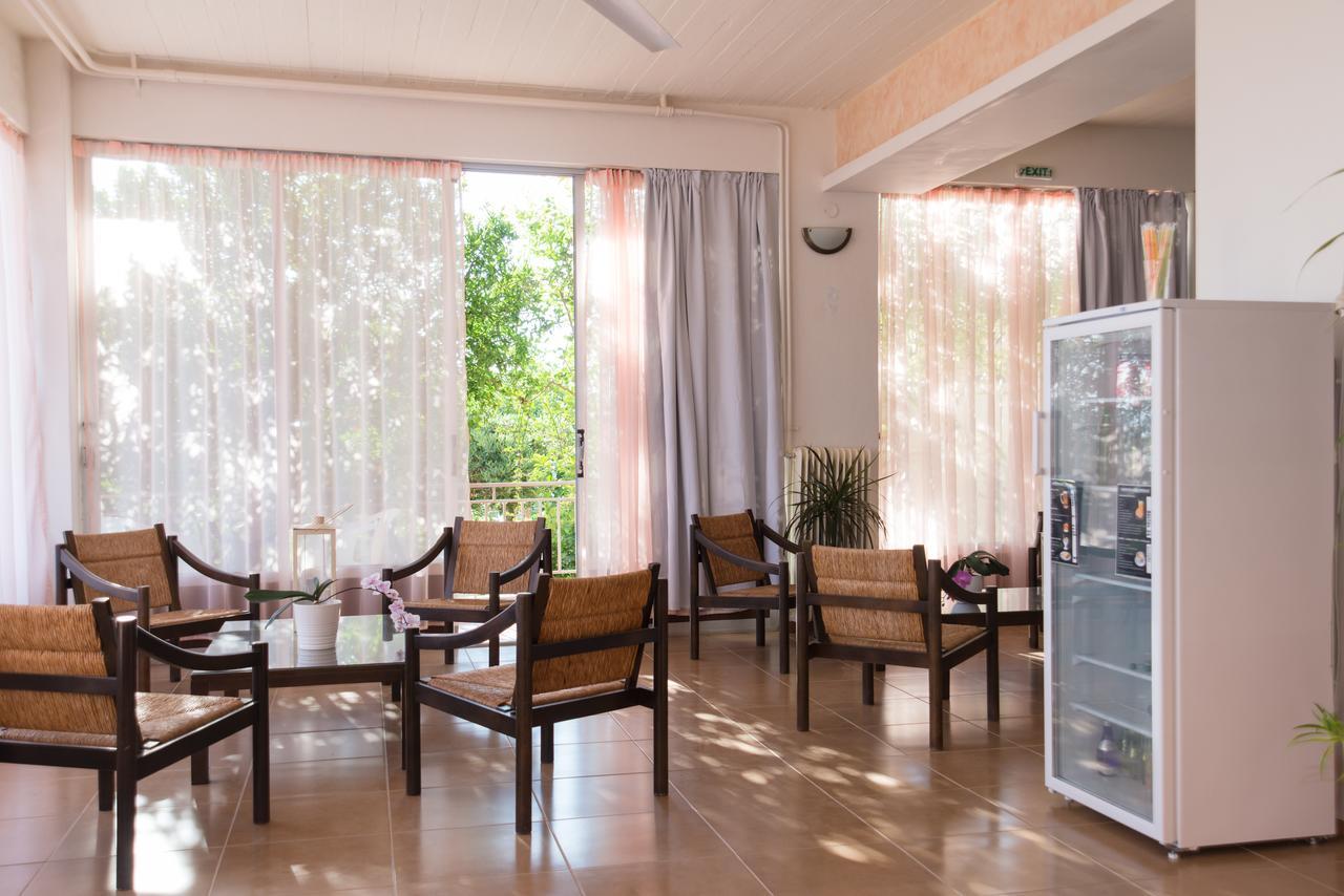 Hotel Milton Mavrovoúnion Buitenkant foto