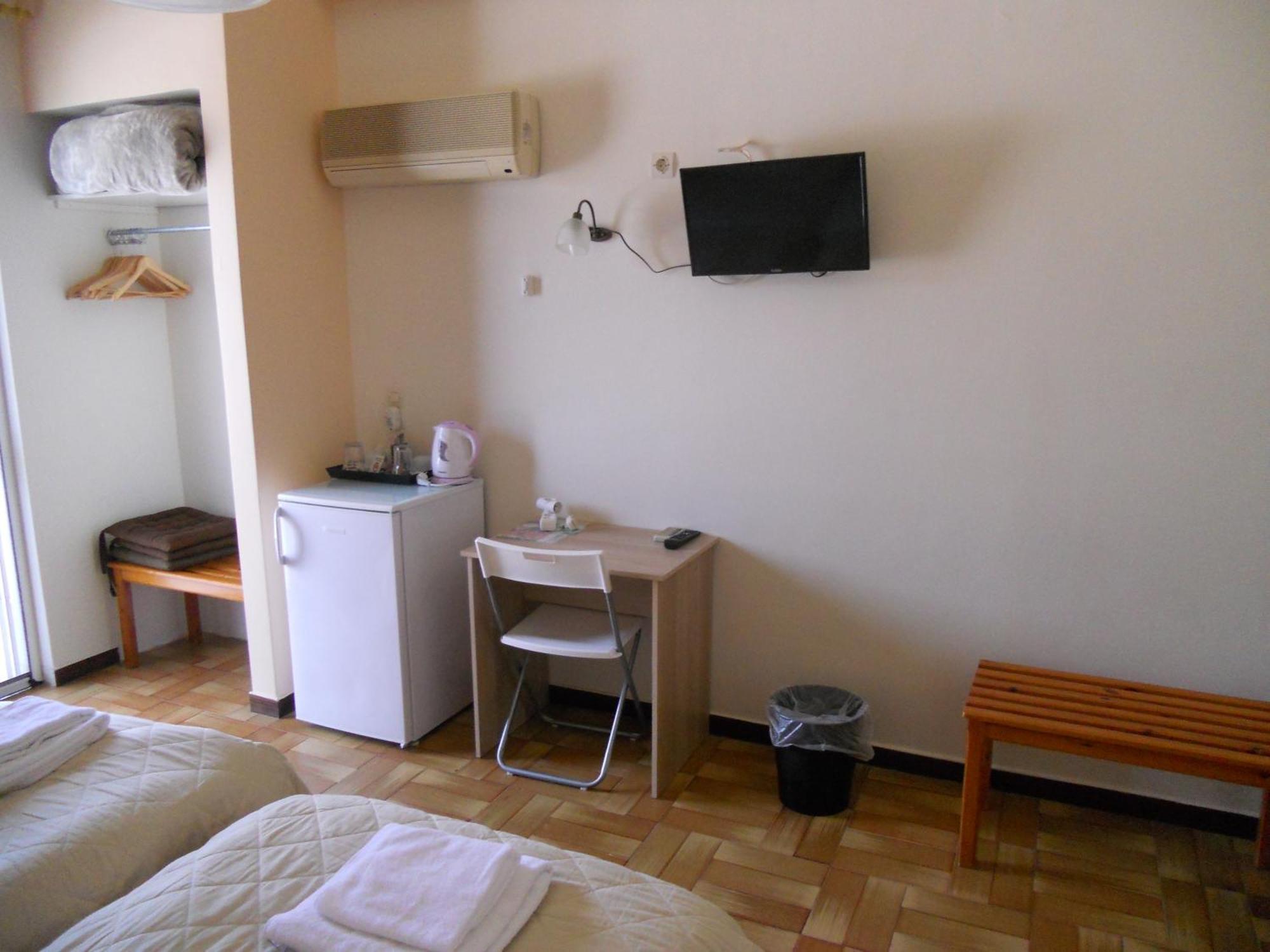 Hotel Milton Mavrovoúnion Buitenkant foto