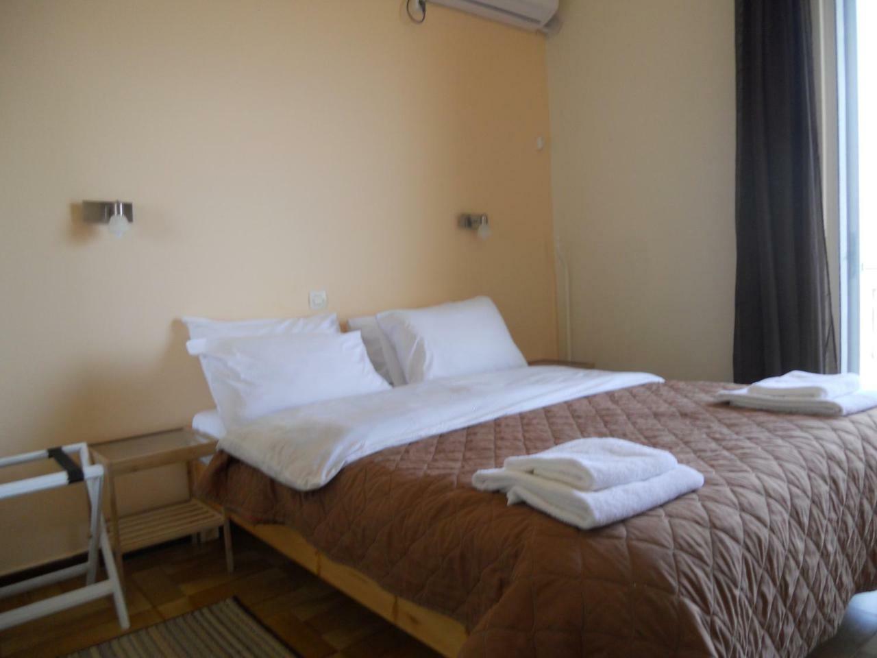 Hotel Milton Mavrovoúnion Buitenkant foto