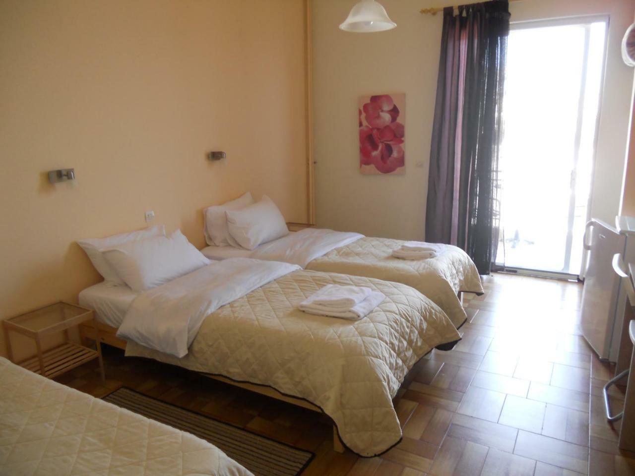 Hotel Milton Mavrovoúnion Buitenkant foto